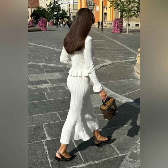 SOLD OUT 144. HIGH END Ruffled Knit Top and Flared Skirt Set - Picture 4 of 6